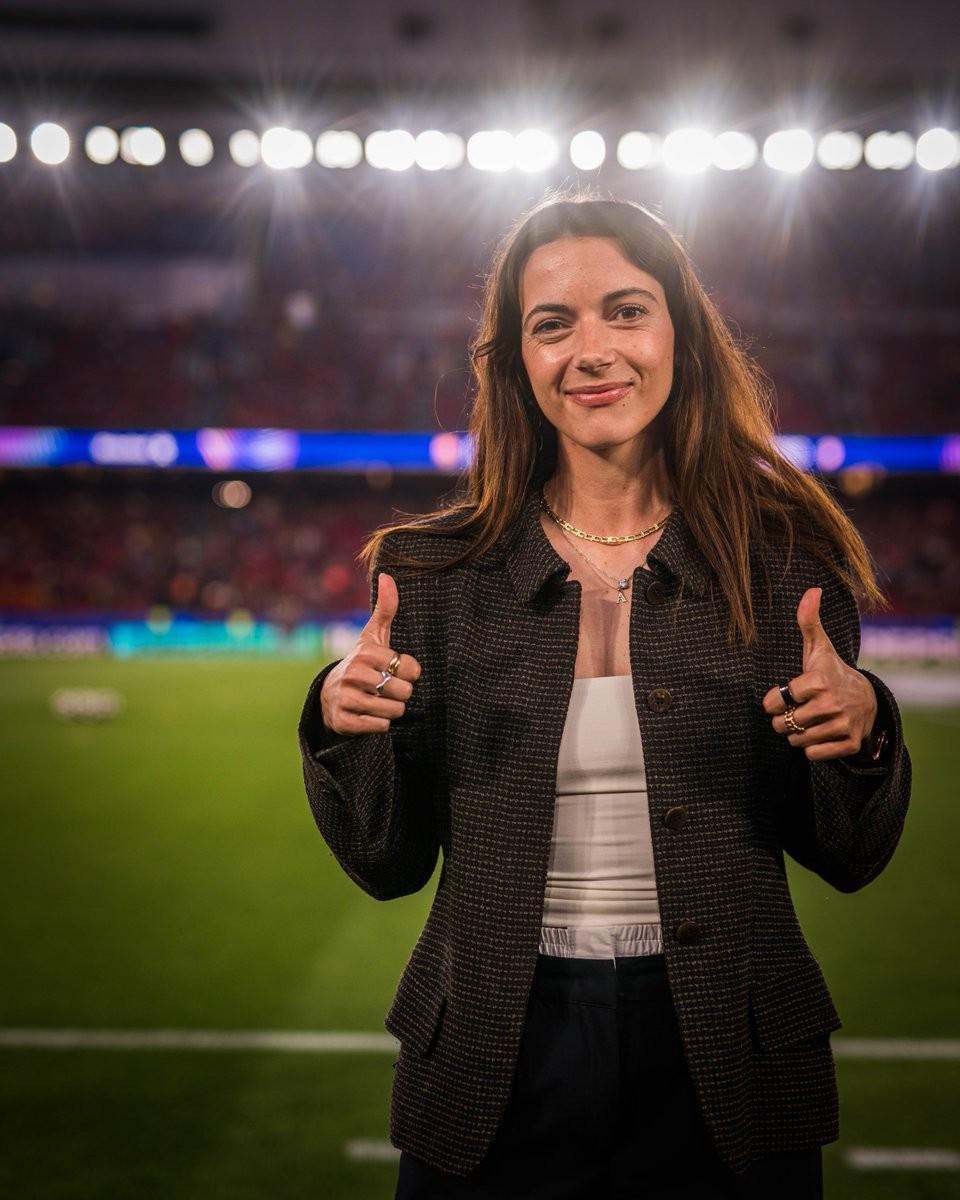 体育赛事-助威男足,邦马蒂到诺坎普现场观看巴萨与马竞的首回合比赛